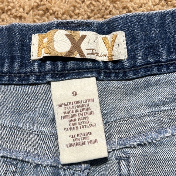 Vintage/Y2K denim Roxy skirt (size 9) - Picture 4 of 4